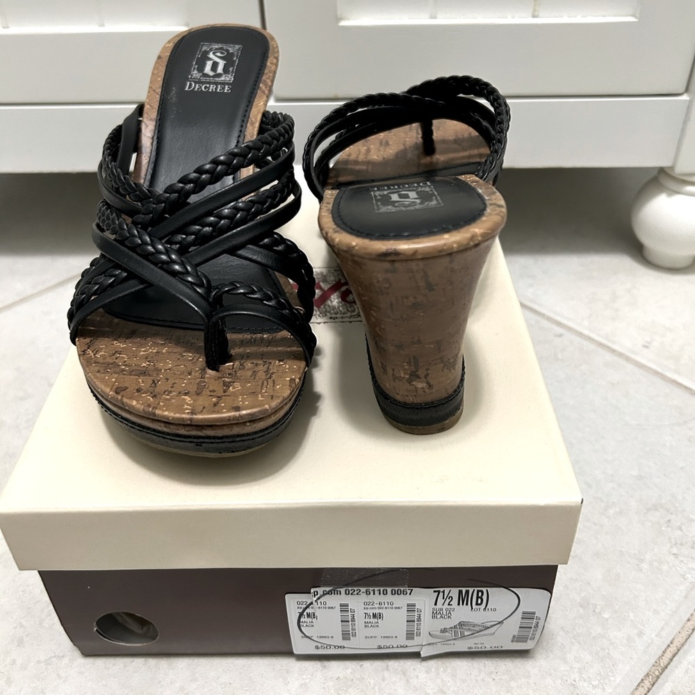 DECREE- Black Wedge Sandals for Women. Only worn once. 7.5 M - Picture 4 of 13